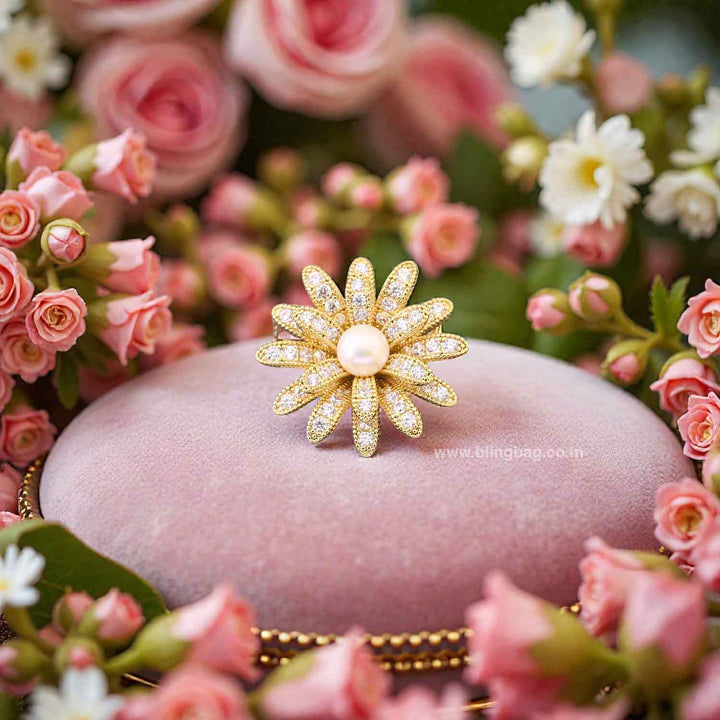 Golden Daisy Brooch