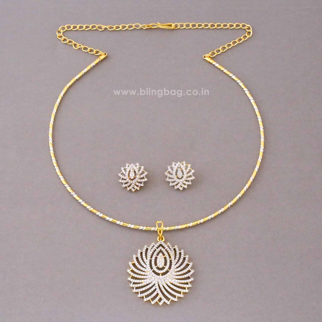 Golden Kavya Pendant Set