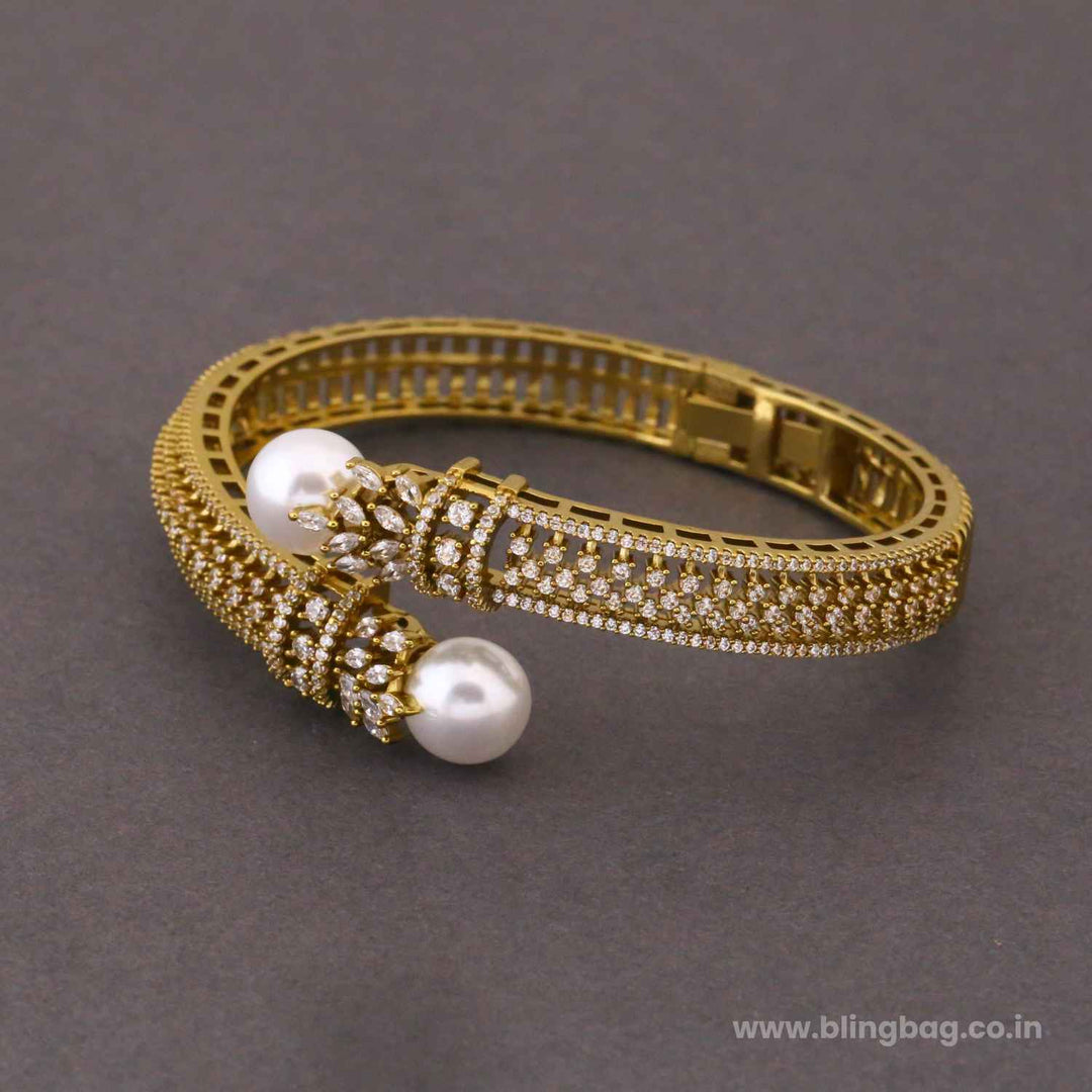 Golden Larista Victorian Bracelet