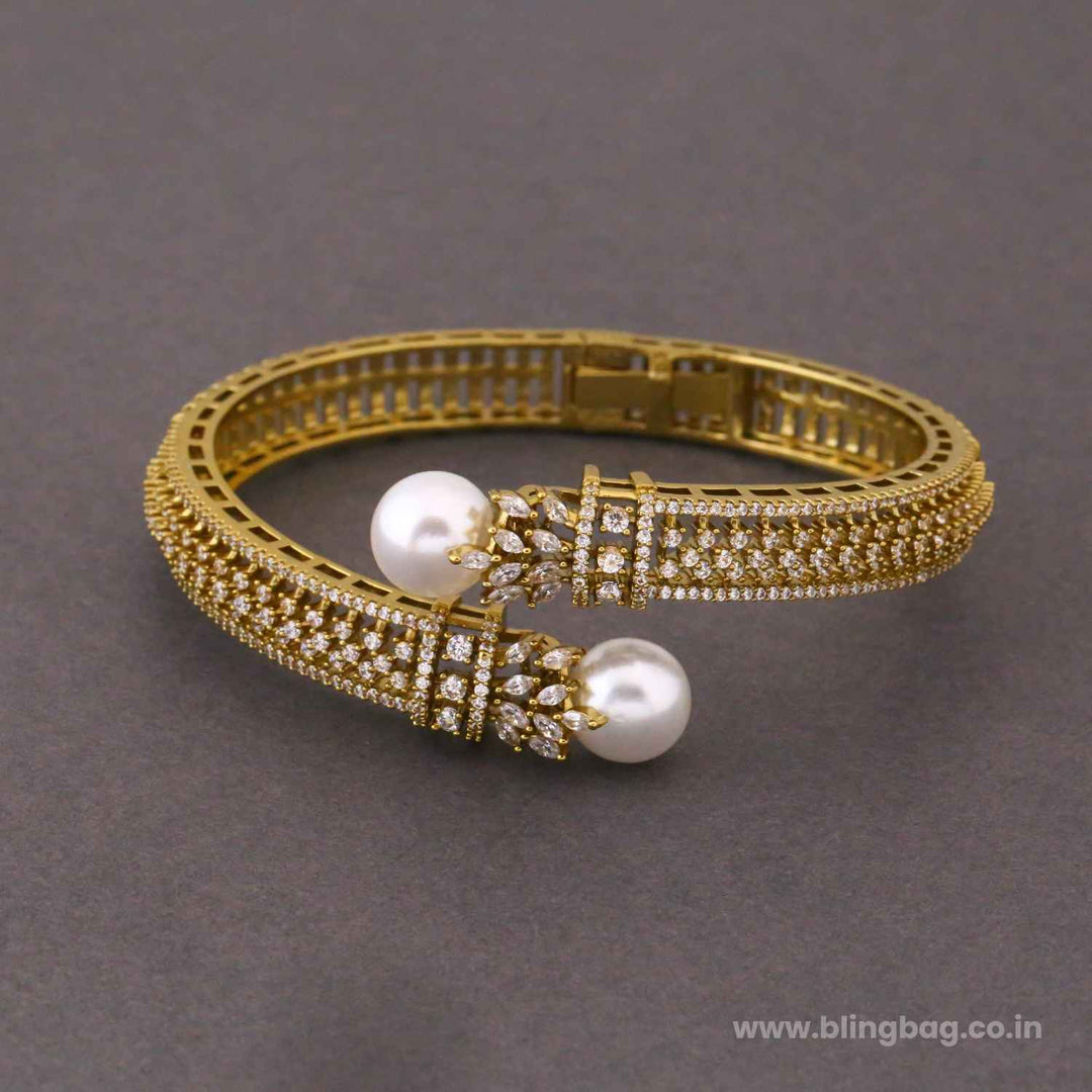 Golden Larista Victorian Bracelet