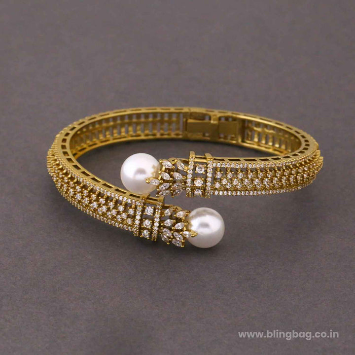 Golden Larista Victorian Bracelet