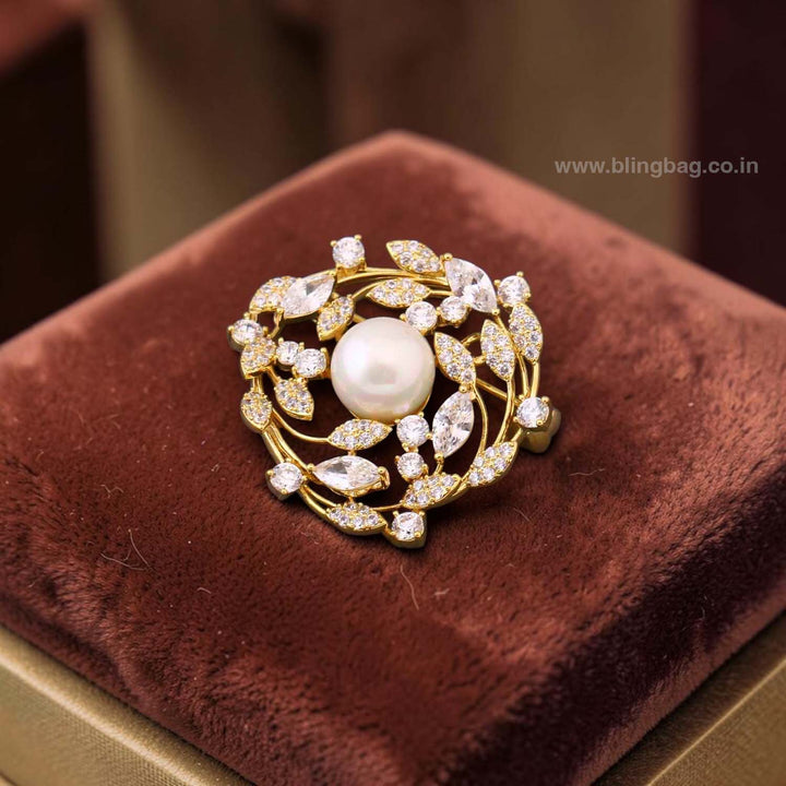 Golden Leaf Circle Brooch