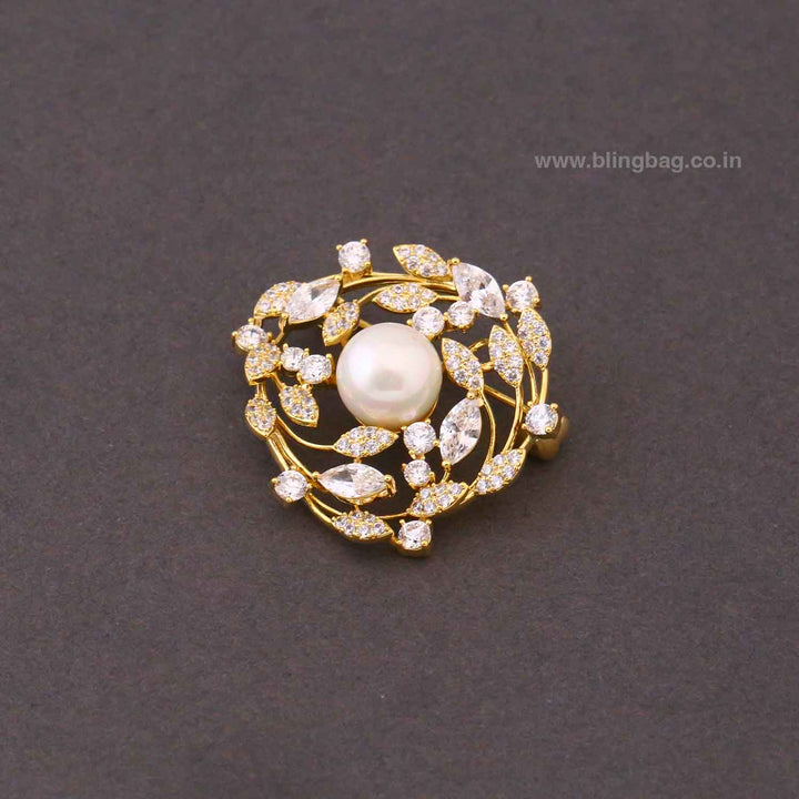 Golden Leaf Circle Brooch