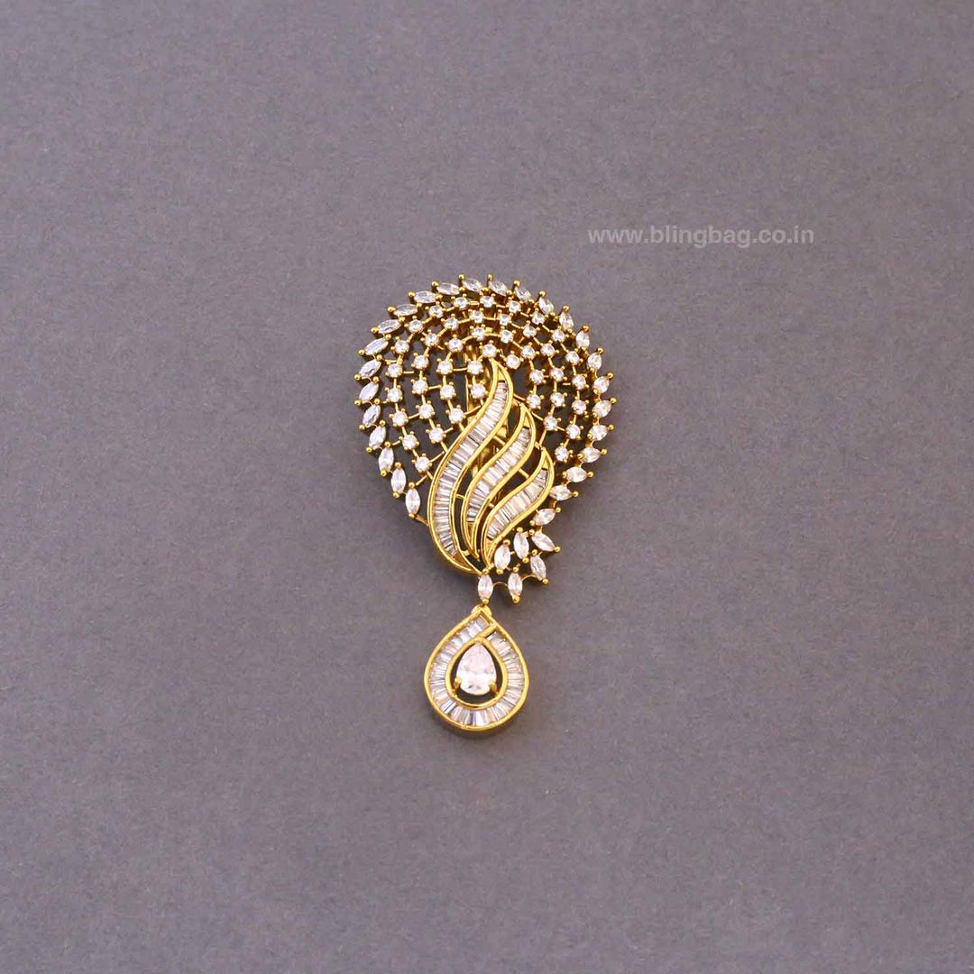 Golden Meia Brooch