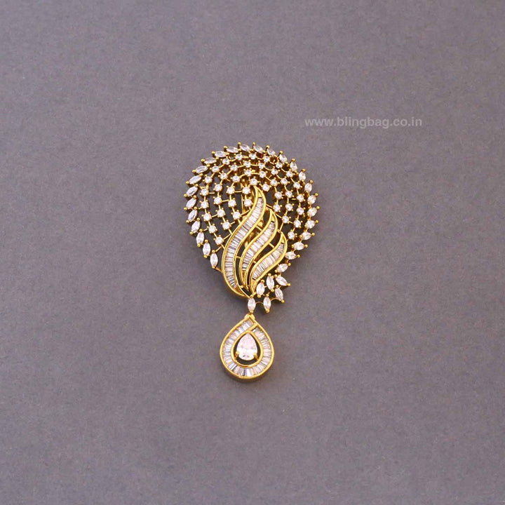 Golden Meia Brooch