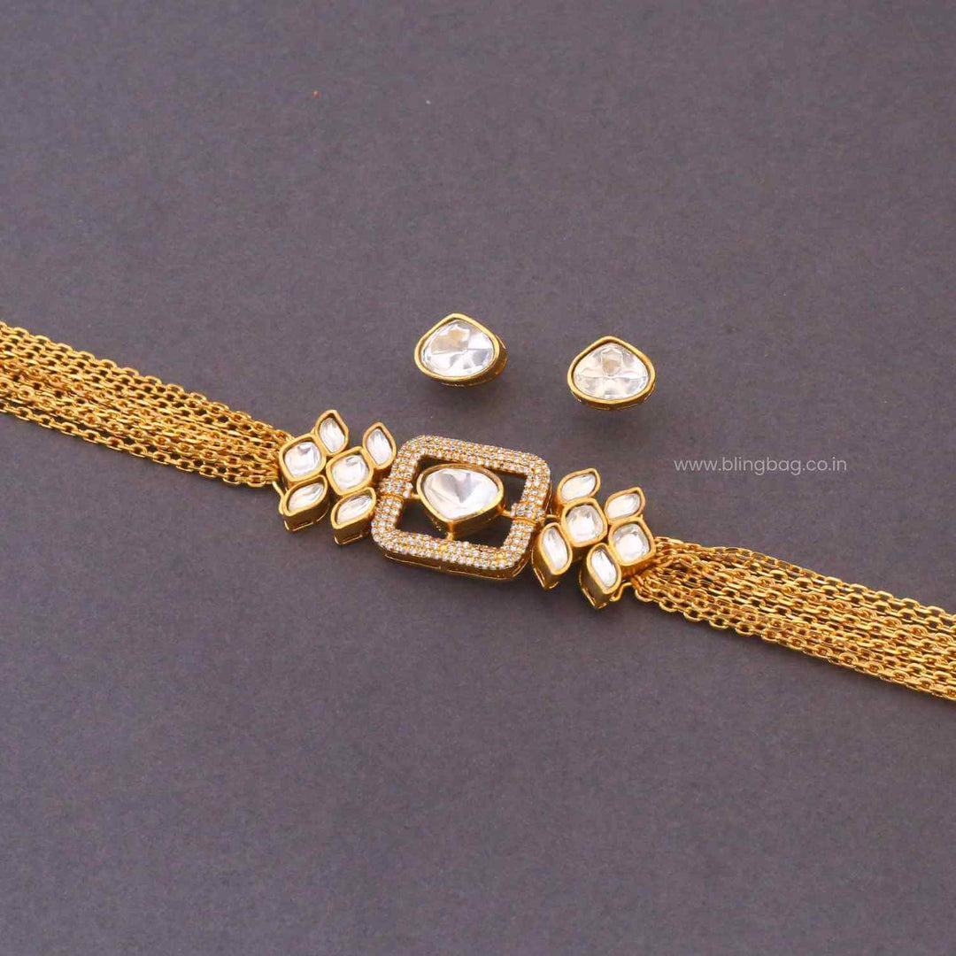 Golden Myraa Antique Jewellery Set