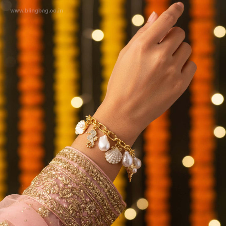 Golden Noraa Adjustable Bracelet