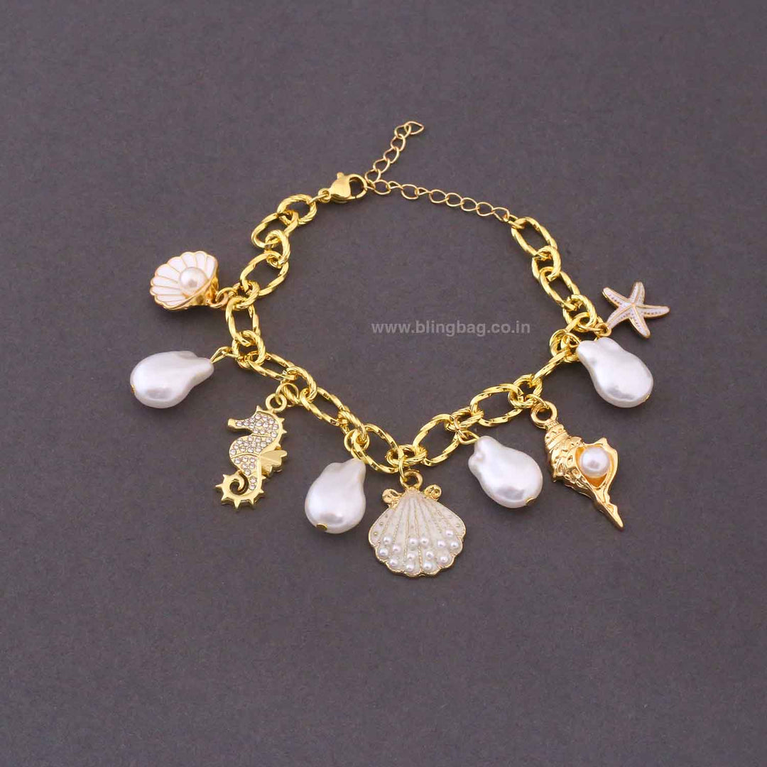 Golden Noraa Adjustable Bracelet