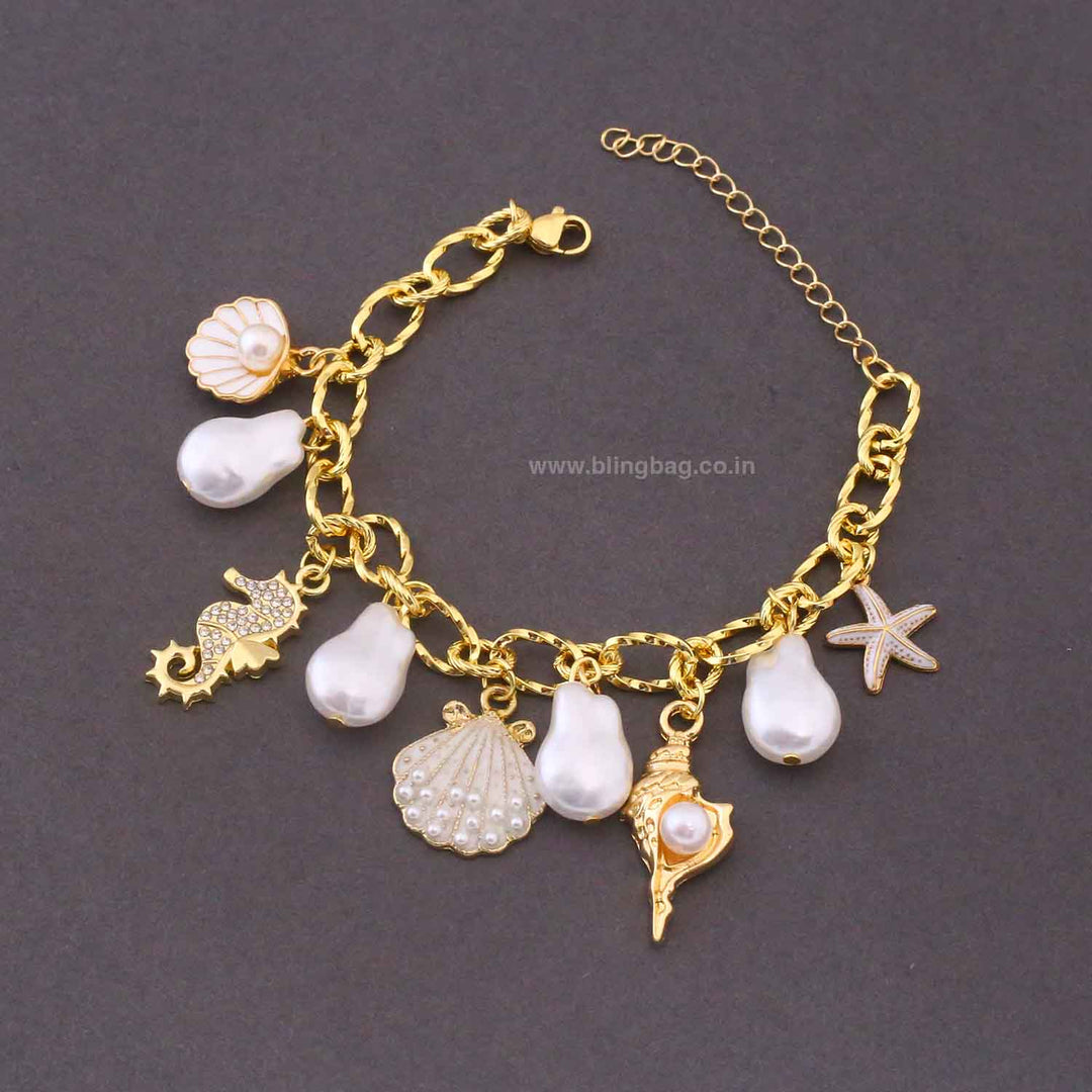 Golden Noraa Adjustable Bracelet