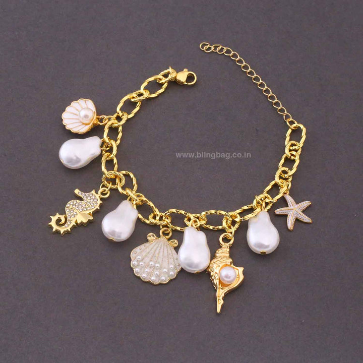 Golden Noraa Adjustable Bracelet