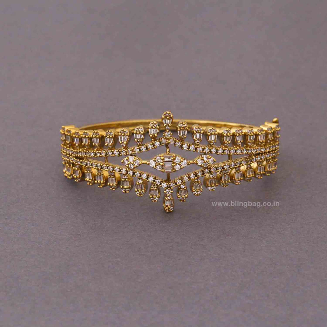 Golden Oliviaa Victorian Bracelet