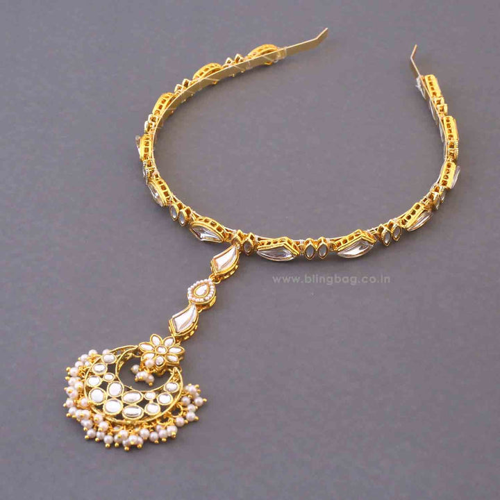 Golden Yashasvi Hairband With Tikka