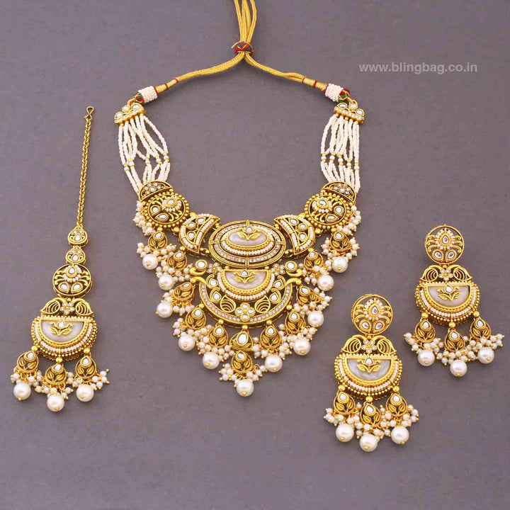 Ivory Bhavyaa Kundan Jewellery Set