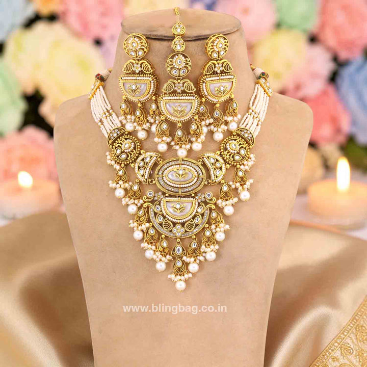 Ivory Bhavyaa Kundan Jewellery Set