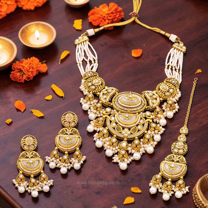 Ivory Bhavyaa Kundan Jewellery Set