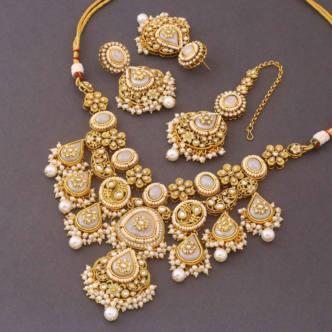 Ivory Ishitaa Kundan Jewellery Set