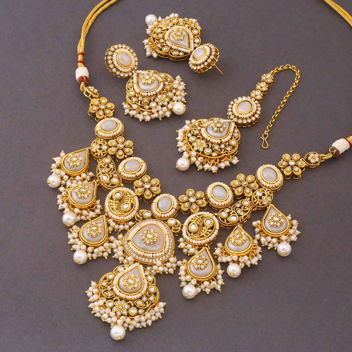 Ivory Ishitaa Kundan Jewellery Set