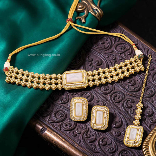 Ivory Shwetra Kundan Jewellery Set