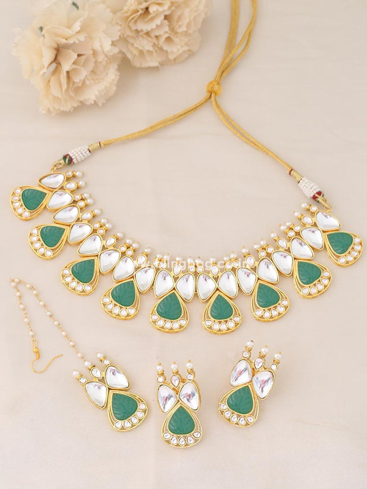 Emerald Aarlish Kundan Jewellery Set