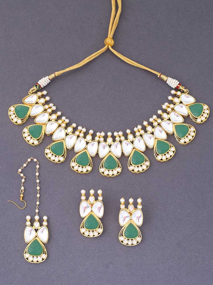 Emerald Aarlish Kundan Jewellery Set