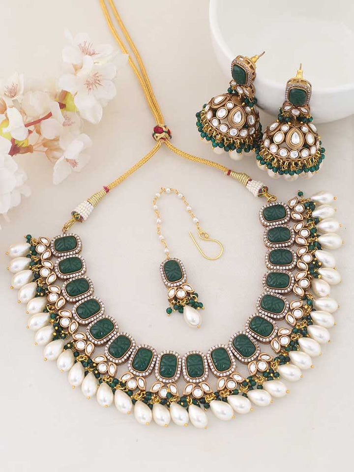 Emerald Learco Kundan Jewellery Set