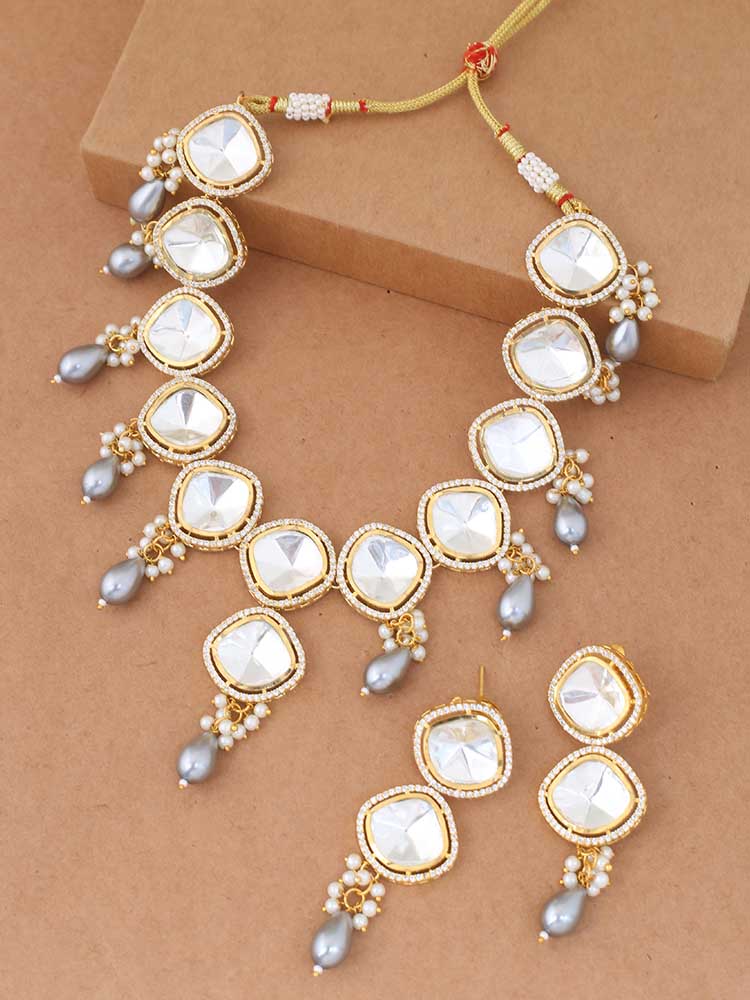 Golden Ushika Jewellery Set