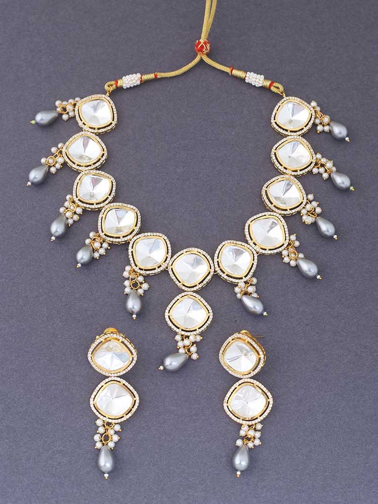 Golden Ushika Jewellery Set