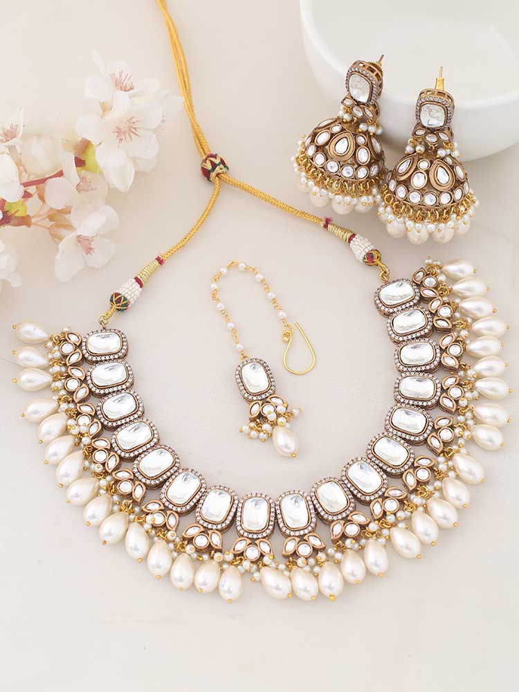Ivory Learco Kundan Jewellery Set